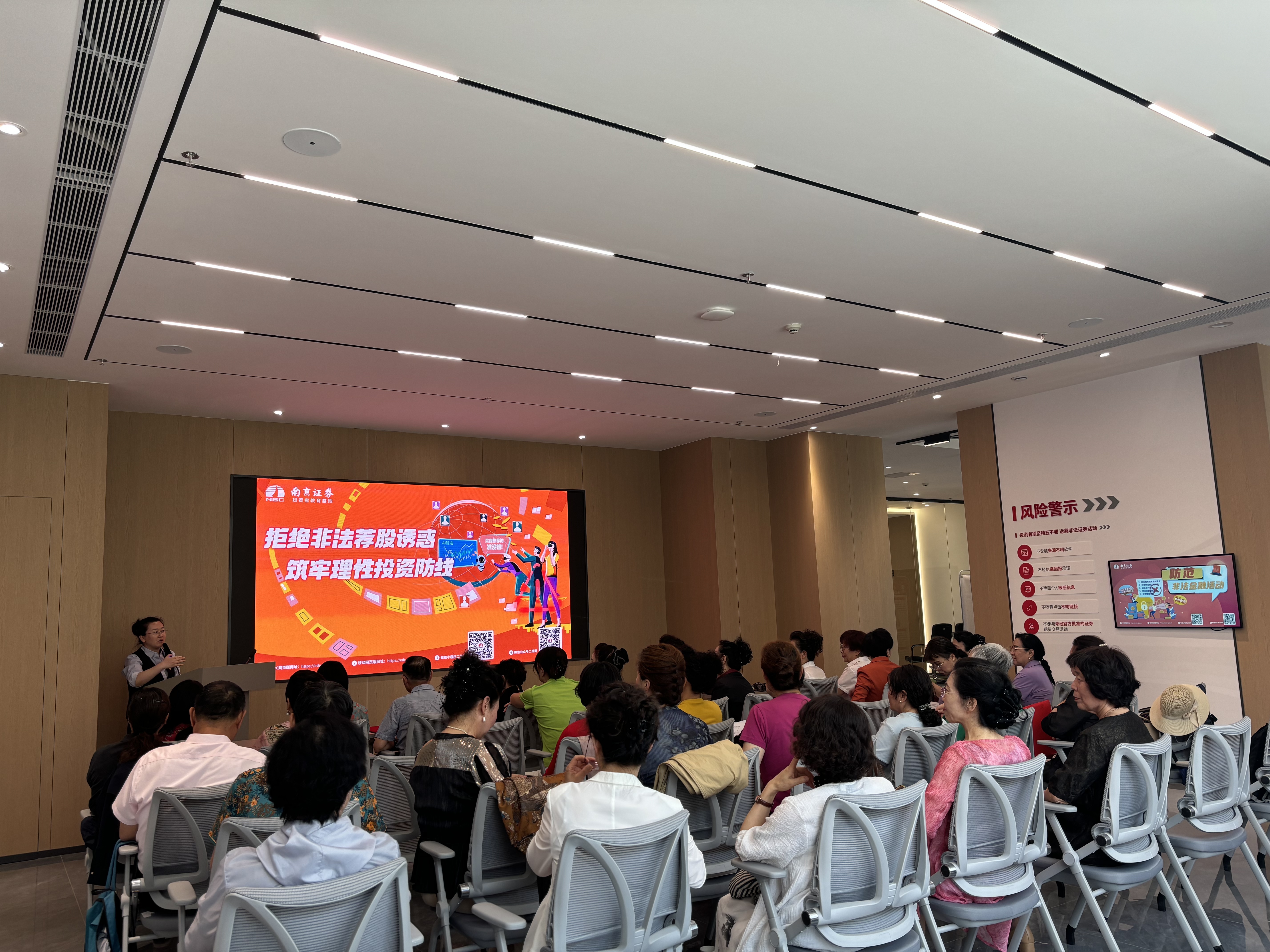 da7c0632d5bb01dedf8cf18f1c6e12c4.jpg mg冰球突破(中国游)官方网站